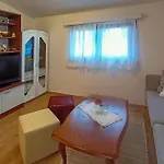 Pet Friendly In With Ethernet Internet 펜션