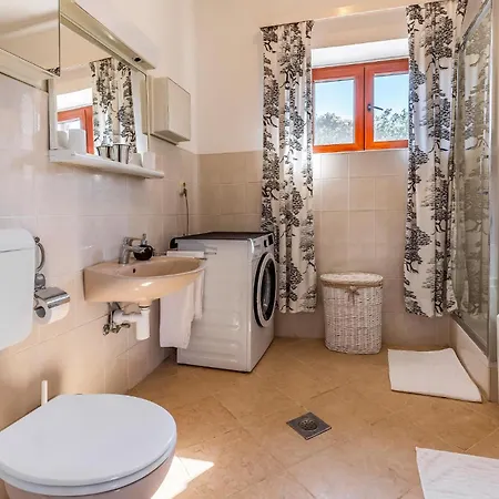 Pet Friendly In With Ethernet Internet Holiday home *