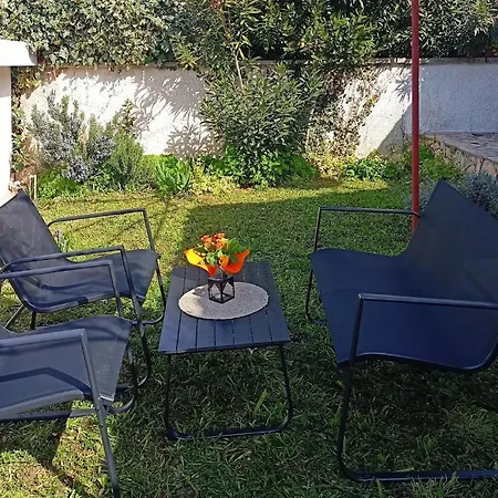 Prázdninový dům 2 Bedroom Lovely In *