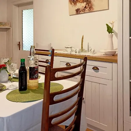 Pet Friendly In With Ethernet Internet Pula