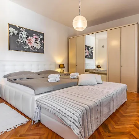 2 Bedroom Lovely In Pula