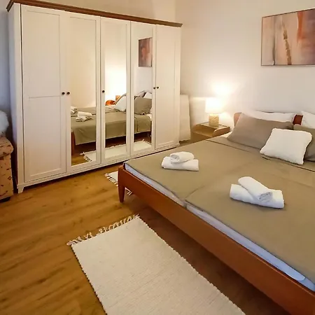 2 Bedroom Lovely In * Pula