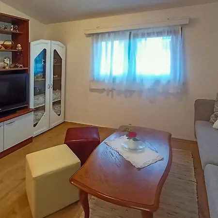 2 Bedroom Lovely In Holiday home