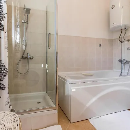 Дом отдыха 2 Bedroom Lovely In Пула